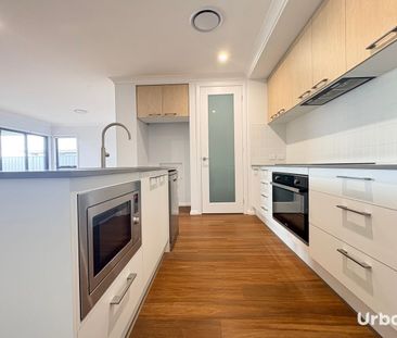 Stunning Four Bedroom Home in Lochinvar! - Photo 5