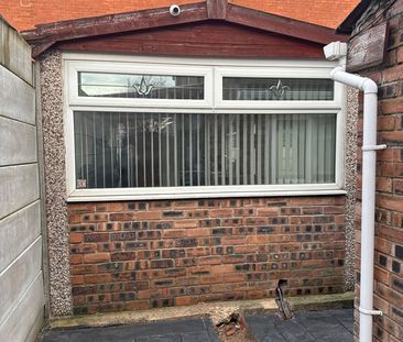 Bedsit, Manley Road, M21 - Photo 3