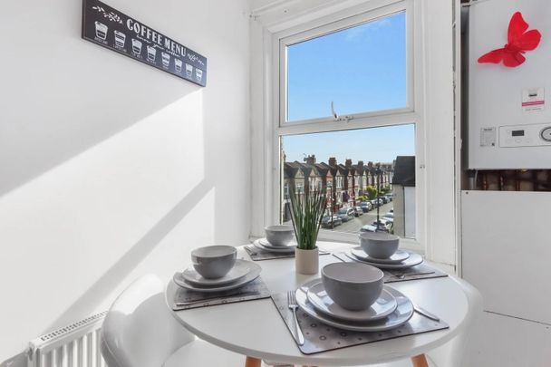 Room in a Shared Flat, Mitcham Road, SW17 - Photo 1