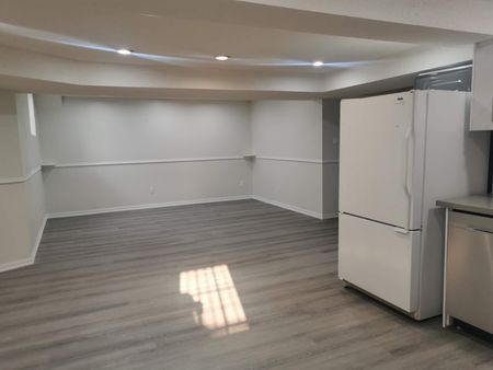 For Lease - 2 Maxwell Ct Court, Vaughan, Ontario - Photo 2