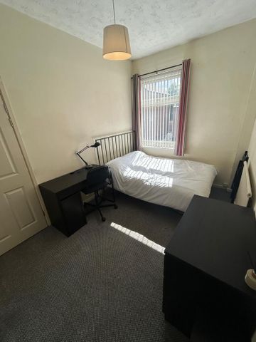 3 bedroom house share to rent - Photo 4