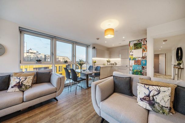 Telegraph Avenue, London, SE10 - Photo 1