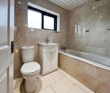 Howard Drive, CAERPHILLY - Photo 5