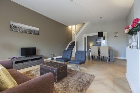 For rent: Spacious and light 2 bedroom & 2 bathroom luxury apartment with balcony located in the most sought after district of Amsterdam; Museumkwartier. - Photo 2
