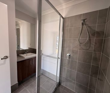 Stylish 3x2 Home in Modern Dual-Lock Property - Photo 6