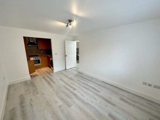 Bridge Avenue, Maidenhead - Photo 1