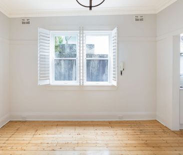 Ground floor newly renovated semi-style design in quiet pocket - Photo 4