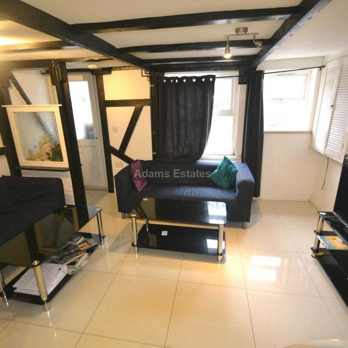 1 bedroom in a house share to rent - Photo 1