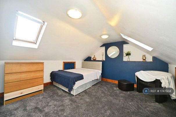 1 bedroom in a house share to rent - Photo 1