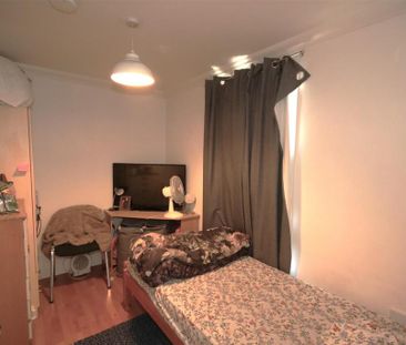 6 bedroom end of terrace house to rent - Photo 5