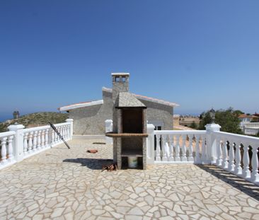 LONG TERM RENTAL Spacious villa for rent with sea views - Photo 6