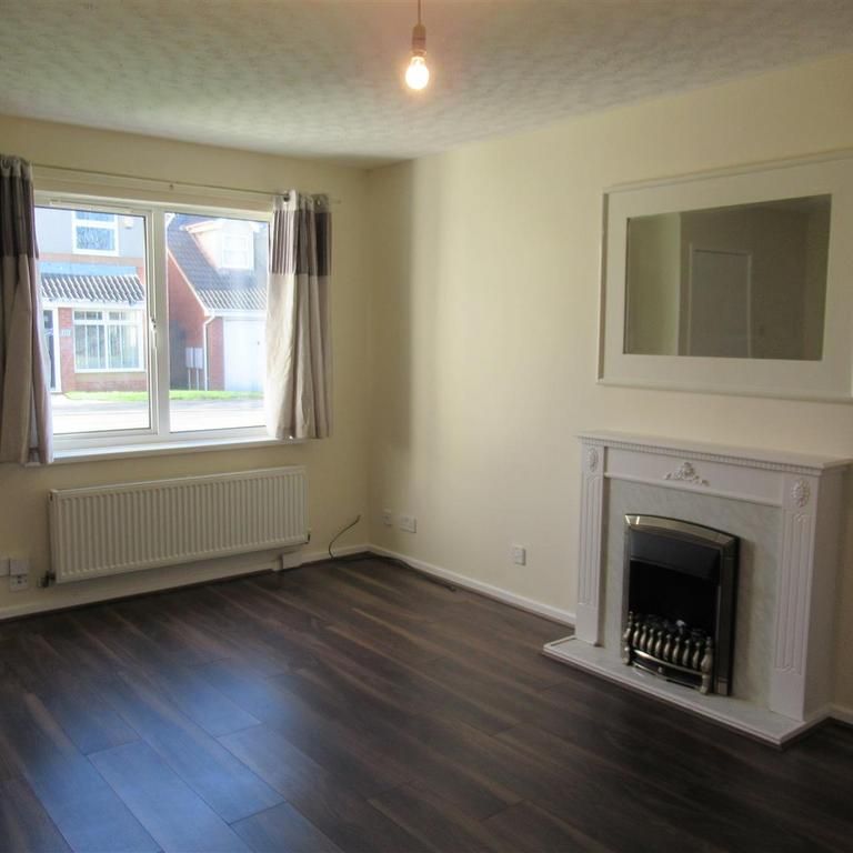 3 bedroom semi-detached house to rent - Photo 1