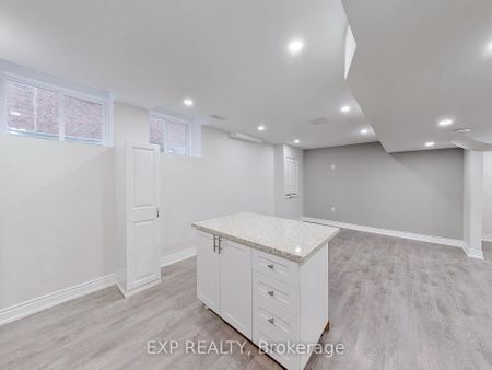 Detached Home For Lease | W8146144 - Photo 4