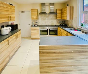 1 bedroom in a house share to rent - Photo 3