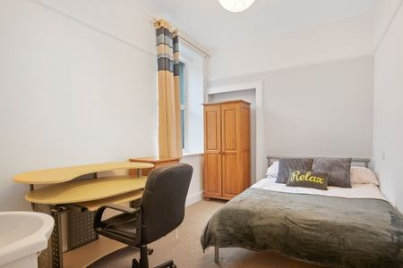 3 rooms available. 9 BEDROOM HOUSE - Photo 2