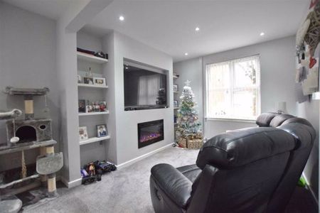 4 bedroom house - Photo 3