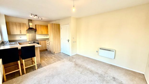 2 bedroom Flat To Let - Photo 1