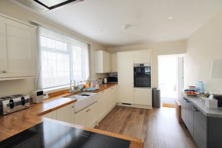 3 bedroom semi-detached house to rent - Photo 5