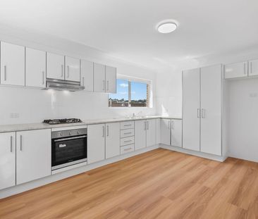 Spacious & Low-Maintenance Living in the Heart of Coorparoo - Photo 2