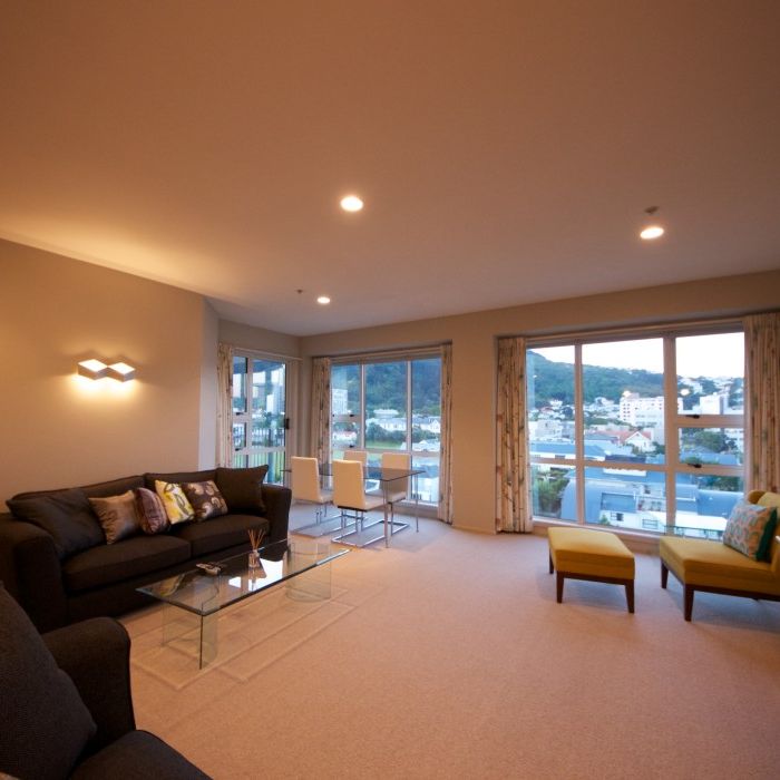 3 bedroom penthouse apartment at Stadium Gardens overlooking historic Thorndon - Photo 1