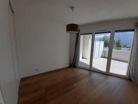 Location Appartement 4 pièces 103m² ANNECY 74000 - Photo 2