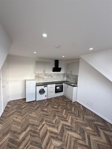 Connaught Road, London NW10 - Photo 4