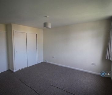3 bedroom flat to rent - Photo 6