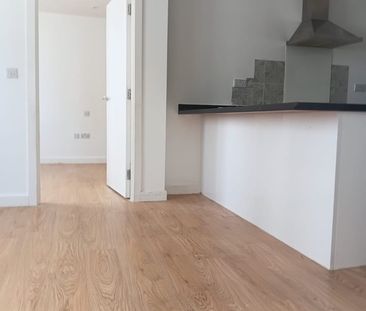 2 Bed Flat, Canterbury House, CR0 - Photo 3