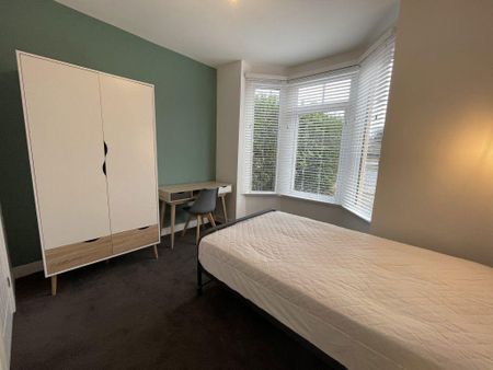 1 bedroom in a house share to rent - Photo 2