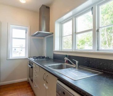 Cutest College Street home - Photo 3