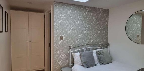 St Annes Road, London Colney, AL2 - Photo 2