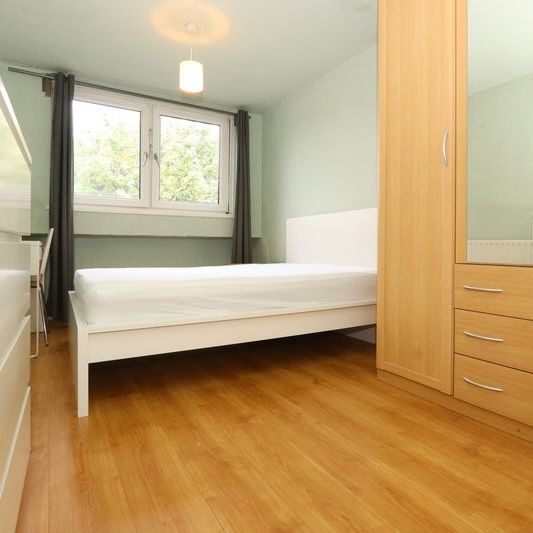 Room in a Shared Flat, Jenkinson House, E2 - Photo 1