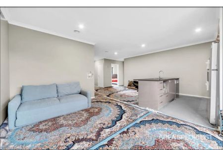 “Modern Family Home for Rent – 22 Folkestone Road, Werribee VIC 3030” - Photo 2