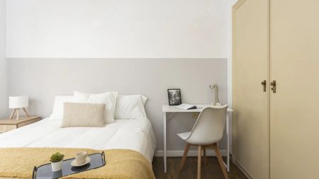 Room in a shared 6-bedroom apartment for rent in Sant Gervasi Galvany - Photo 2