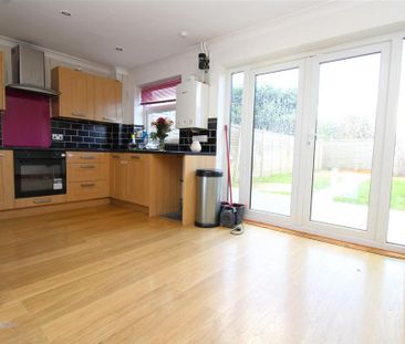 3 bedroom terraced house to rent - Photo 5