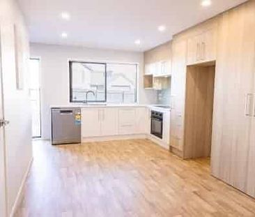 Modern 3-Bedroom Townhouse in Mangere Bridge - Photo 2