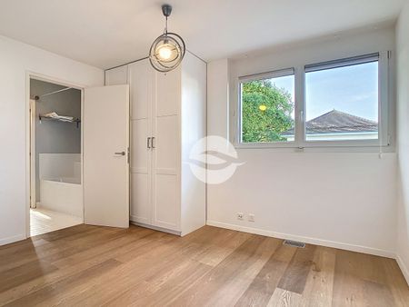 Villa twinned by garages - Photo 4