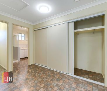 AIR CONDITIONED TWO BEDROOM TOWNHOUSE WITH COURTYARD - Photo 5