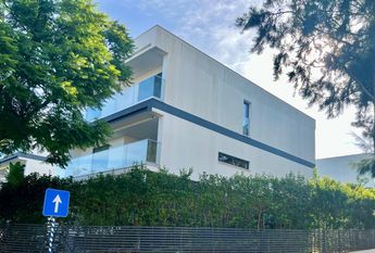 Moradia isolada T4+1 para arrendamento no Alto da Barra em Oeiras