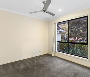 4 BEDROOM HOUSE WITH A POOL! - Photo 4