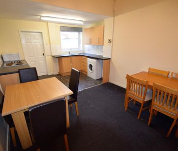 2 bedroom terraced house to rent - Photo 4