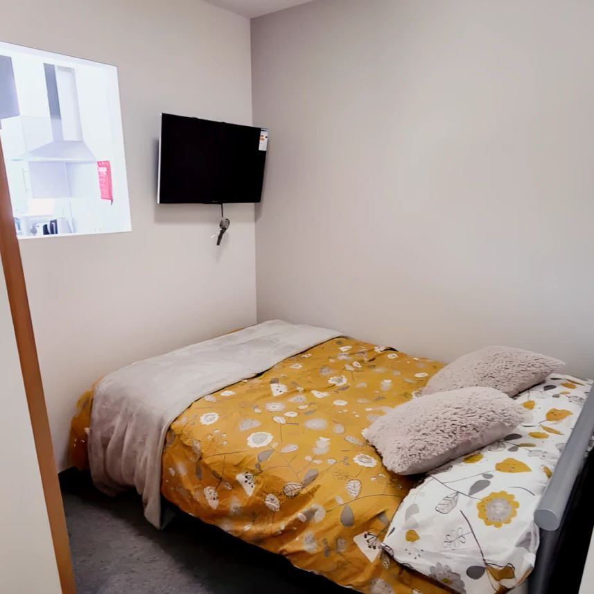 One Bed Flat - Photo 1