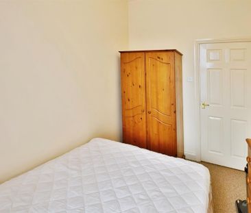 2 bedroom Flat to rent in The Vicarage, Byker, Newcastle upon Tyne - Photo 5