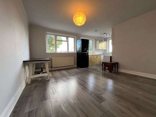 1 Bed Flat, Brownhill Road, SE6 - Photo 1