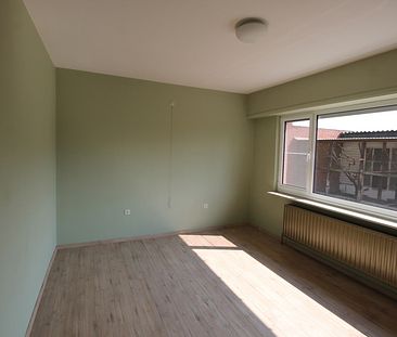 Ruime laagbouwwoning met 3 slaapkamers en zeer ruime tuin. - Photo 6