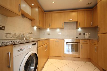 2 bedroom flat to rent - Photo 5