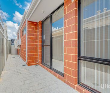 Modern, Light-Filled Home in Sought-After Frasers Landing - Dual Li... - Photo 4