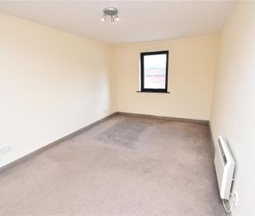 3 bedroom flat to rent - Photo 3