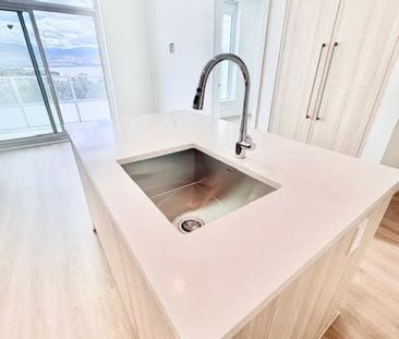 Brand New, 14th floor, Water Street by the Park! - Photo 2