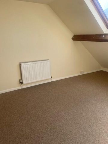 3 bedroom flat to rent - Photo 4